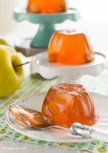 como-hacer-gelatinas-decoradas-con-manzanas-4