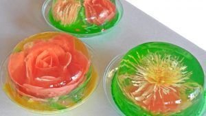 como-hacer-gelatinas-decoradas-flor-blanca-2