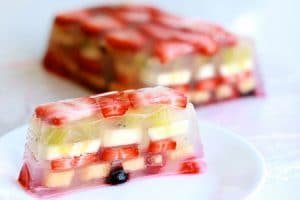 gelatina de frutas con crema